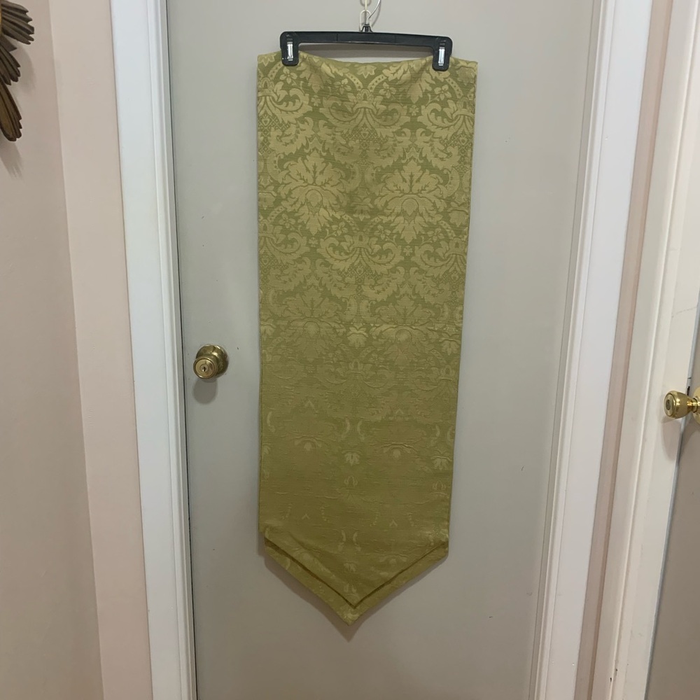 Waterford table runner